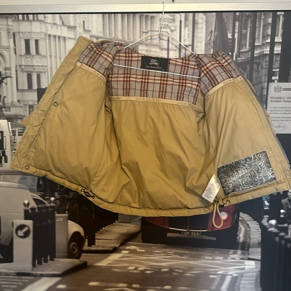 Burberry  kid’s  down puffer jacket size 18m - Picture 15 of 17